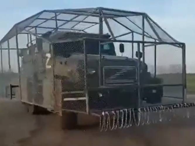 KIJK. Rusland zet nu ook pantservoertuig in met vogelkooi errond