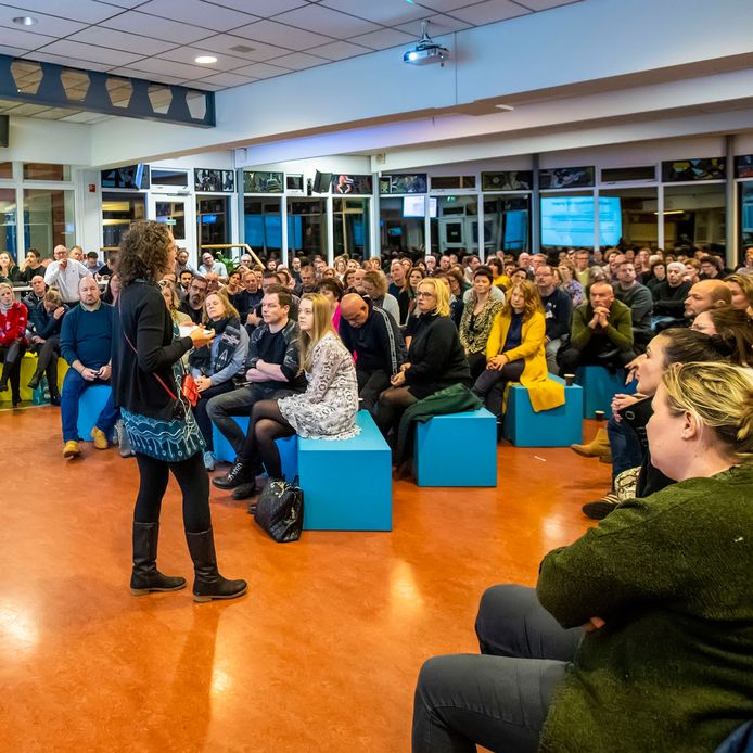 Op t Rijks in Bergen op Zoom wordt bijeenkomst gehouden voor zij-instromers. Er zijn 200 aanmeldingen en daar is de organisatie zelf een beetje van geschrokken. De belangstelling is dus enorm.