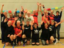 Wim Wentink viert 80ste verjaardag met volleybalmaatjes en DRU-vrijwilligers hebben topavond met Karin Bloemen 