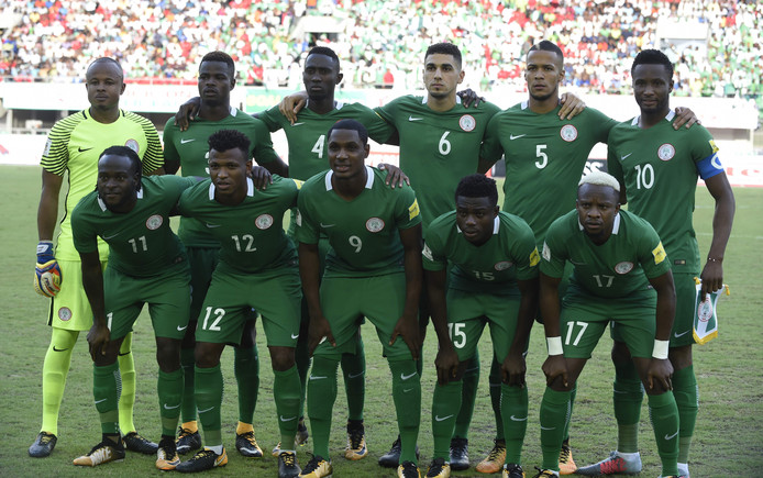 De basiself van Nigeria tegen Zambia. Bovenste rij: Ikechukwu Ezenwa, Uwa Echiejile, Onyinye Ndidi, Leon Balogun, William Ekong, John Obi Mikel. - Onderste rij: Victor Moses, Abdullahi Shehu, Odion Ighalo, Moses Simon and Ogenyi Onazi.