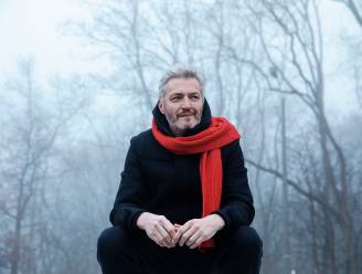 Zo leeft acteur en presentator Kürt Rogiers: “De geur van mijn vaders spaghetti doet me nog altijd denken aan de ochtenden van mijn jeugd”