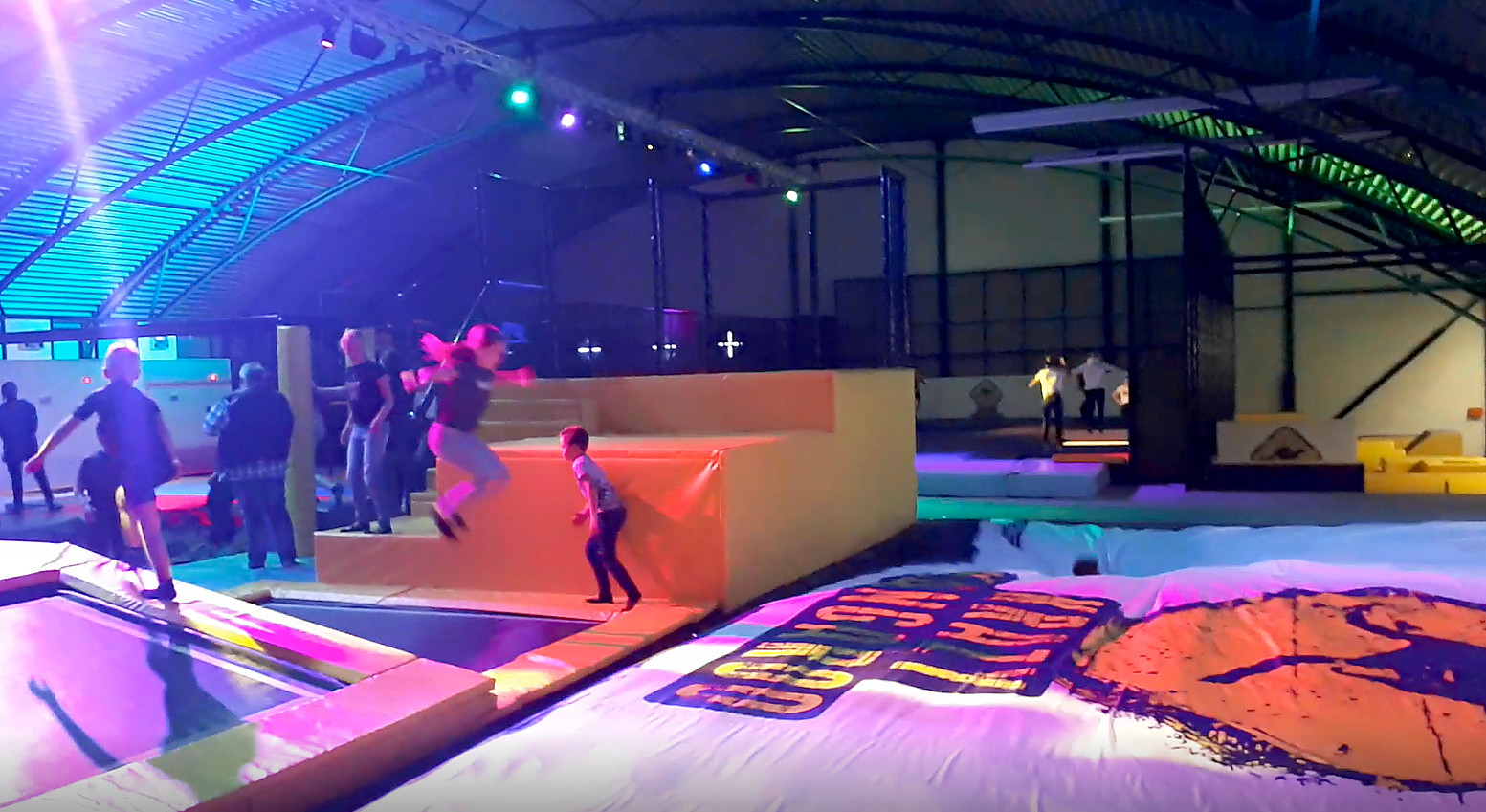 Bekijk het nieuwe trampolinepark Krazy Kangaroo in Roosendaal Foto