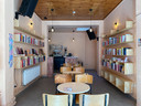 Boekenwinkel en café Rokko.