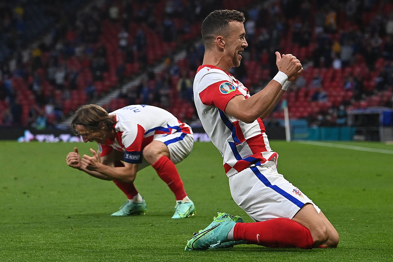 Modric laat Kroatië met wondergoal ontsnappen: ‘We zijn weer gevaar ...
