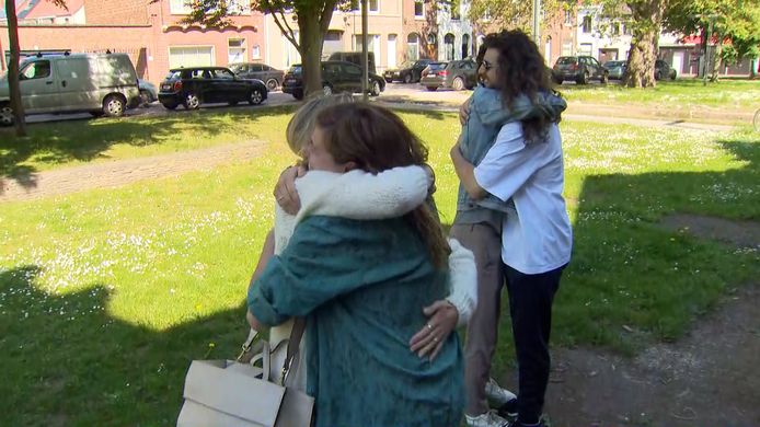 Harry en Jerina uit 'Huis Gemaakt' ontmoet het koppel dat het initiatief nam voor de crowdfunding.