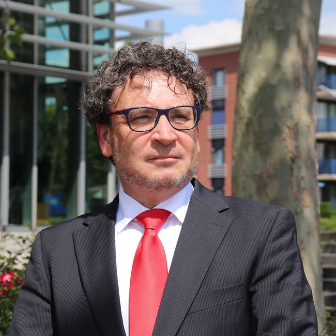 Rhenense wethouder Peter de Rooij (57) plotseling overleden | Utrecht ...