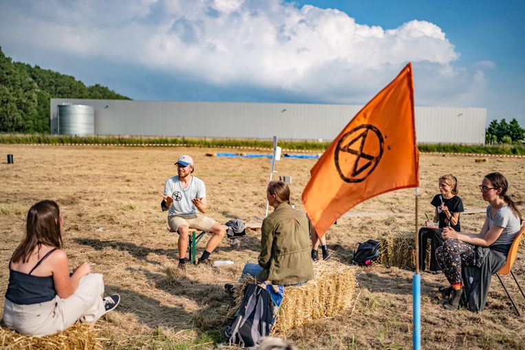 Klimaatkamp in de polder: ‘We worden waarschijnlijk toch wel weer opgepakt’