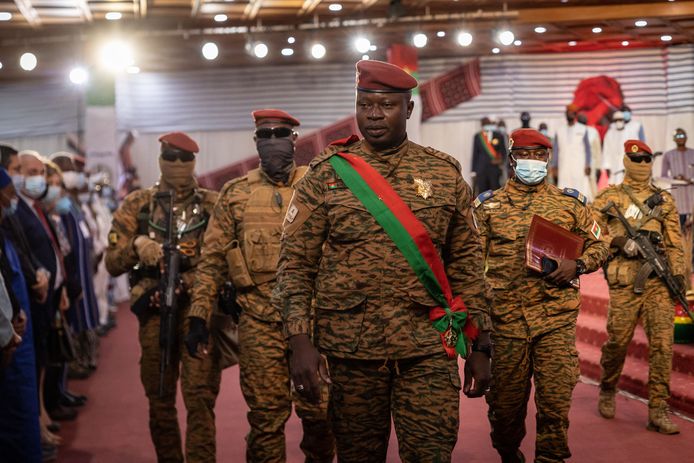 Luitenant-kolonel Paul-Henri Sandaogo Damiba op de ceremonie van zijn inauguratie  als president van Burkina Faso in maart dit jaar.