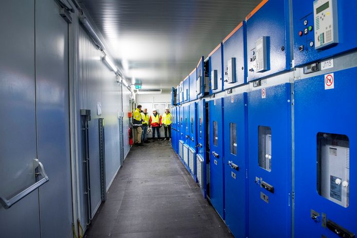 E-houses hebben het uiterlijk van een zeecontainer, maar de functie van een middenspanningsstation. In Twente komen er waarschijnlijk vier te staan.