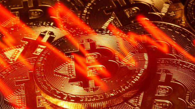 Bitcoin zet duik verder: kaap van 20.000 dollar komt in zicht