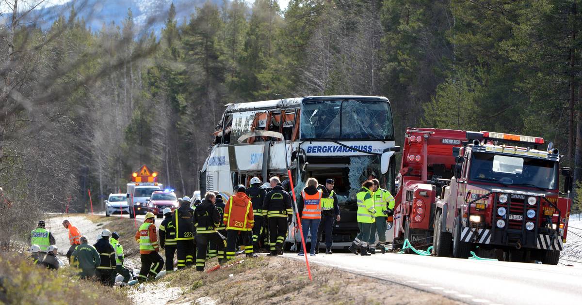 Dodelijk ongeluk met bus vol Zweedse schoolkinderen.