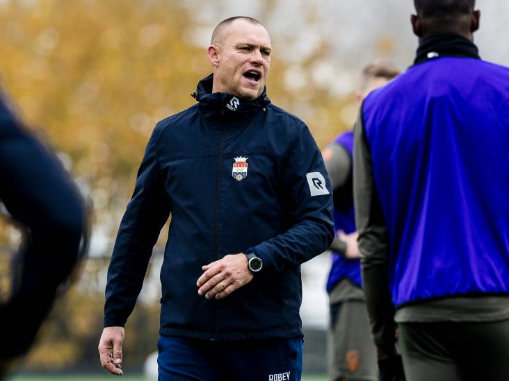 Willem II-trainer Hofland wil in nieuw systeem meer ‘chaos’ zien, Heerkens en Llonch ontbreken tegen NAC