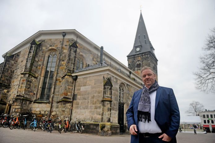 Raadslid Erwin Versteeg is niet blij met een reactie van raadsnestor Ben Sanders op een Facebookreactie. Daarin trekt Sanders de vergelijking tussen het naziregime en Versteeg.