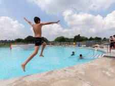 Zwemmen tussen hijskranen en graafmachines, buitenbaden Van Tuyllpark voor het laatst open