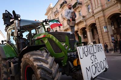 Les agriculteurs italiens manifestent également leur mécontentement: “No farmers, no food, no future”