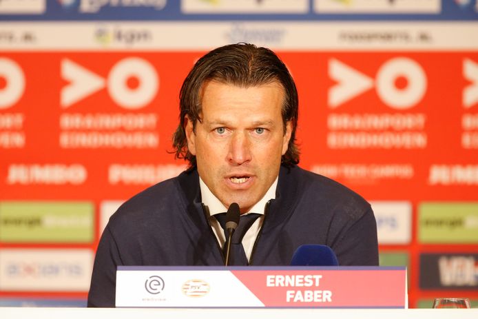 Na het ontslag van trainer Mark van Bommel moest Ernest Faber voor de ommekeer zorgen. Maar sindsdien zijn de prestaties niet beter geworden.