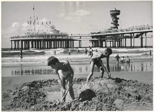Pier in Scheveningen in 1963.