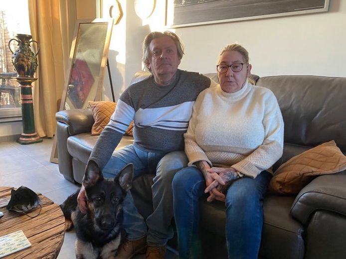 Firmin (56) en Christel (54) met hun hond die op het moment van de feiten op het terras zat.