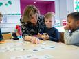 Minister Karien van Gennip (SZW) bracht vorig jaar een bezoekje aan De Statie in Sas van Gent om te zelf te kijken hoe het gaat met de proef voor gratis kinderopvang in Zeeuws-Vlaanderen.