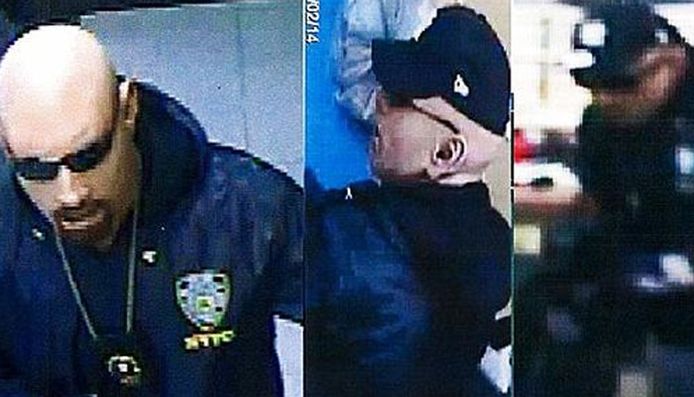 Beveiligingsbeelden uit de winkel van de drie overvallers verkleed als agenten