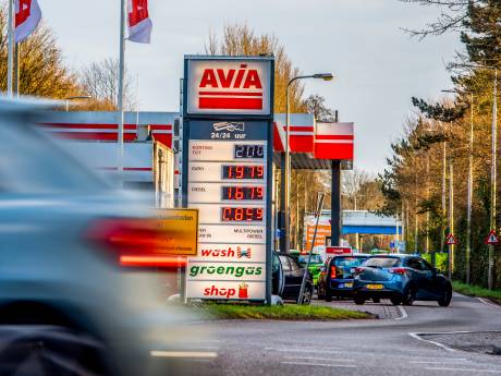 Benzine nooit eerder zo duur: ‘Ik heb overwogen om een scooter te kopen’