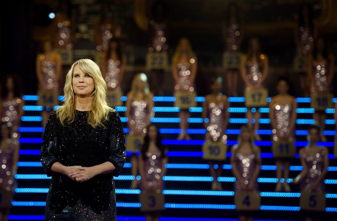Presentatrice Linda de Mol bij de opnamen van de Postcode Loterij Miljoenenjacht.