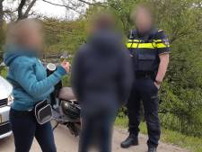 ‘Behulpzame’ omstander in Veenendaal blijkt brutale dief: 21-jarige rijdt weg op gerepareerde scooter