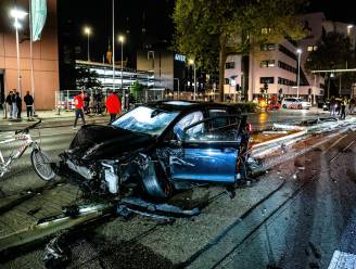 Ravage na ongeval op Spoorlaan in Tilburg: automobilist (34) onder invloed van alcohol en reed door rood