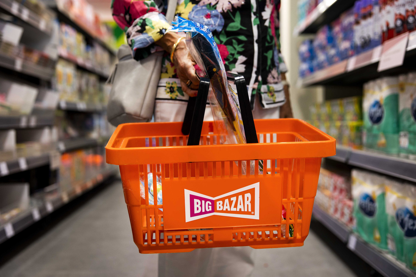 zo-gaat-het-er-aan-toe-op-de-werkvloer-van-big-bazar-mensen-barstten