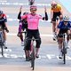 Canadese Alison Jackson wint Parijs-Roubaix, Marthe Truyen mee op podium