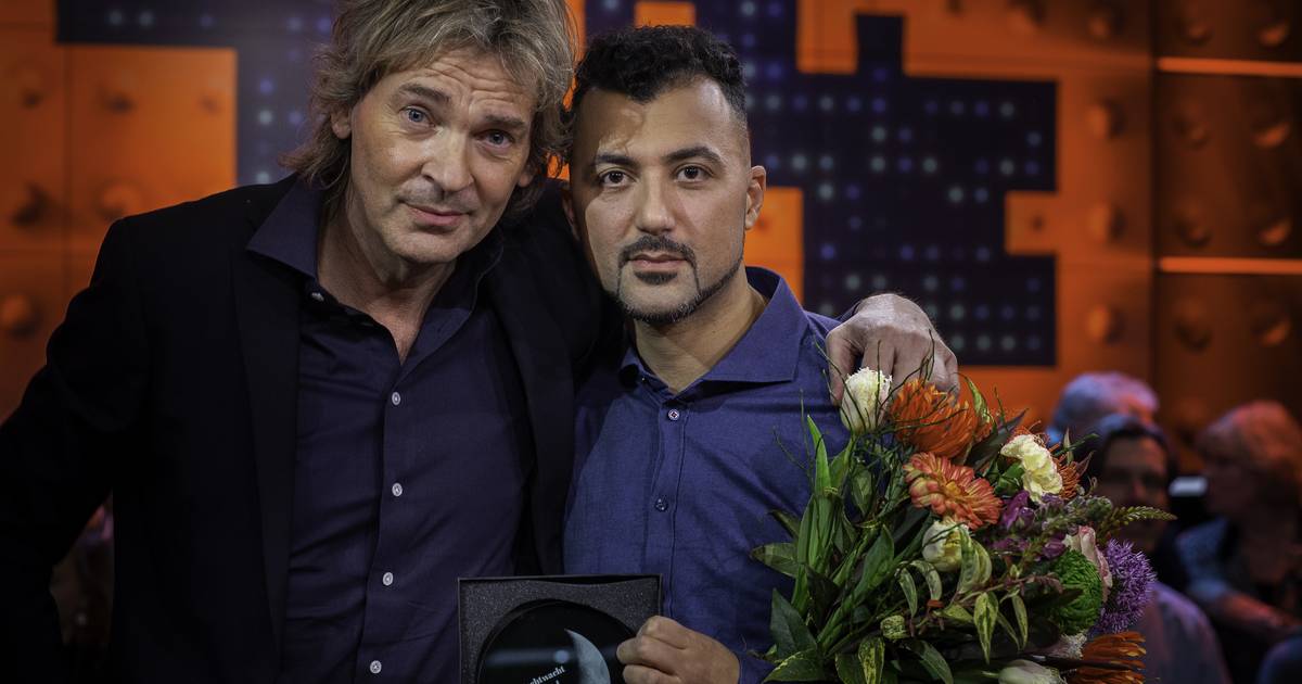 Tubantiacolumnist Özcan Akyol wint prestigieuze prijs voor radioprogramma ‘Onze man in Deventer
