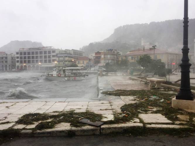Mediterraanse orkaan teistert Griekenland: weerdienst kondigt code rood af