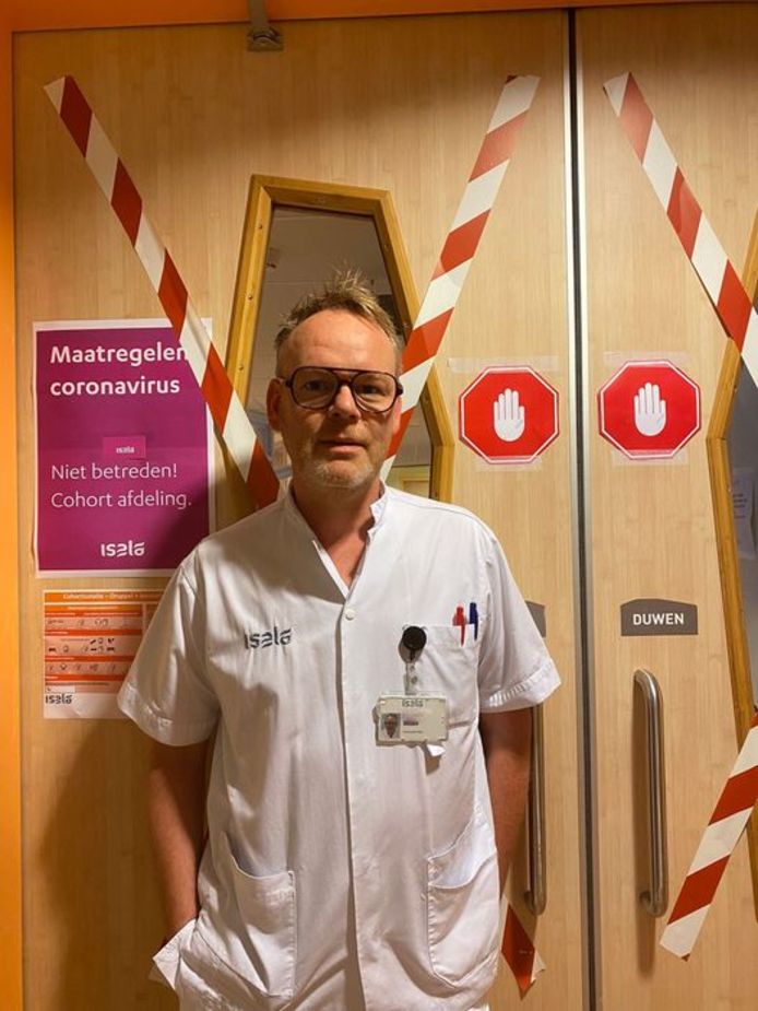Verpleger Richard Boddeus: ,,Geen van mijn collega’s zit erop te wachten om tot mei volgend jaar alleen weer met coronazorg bezig te zijn.’’