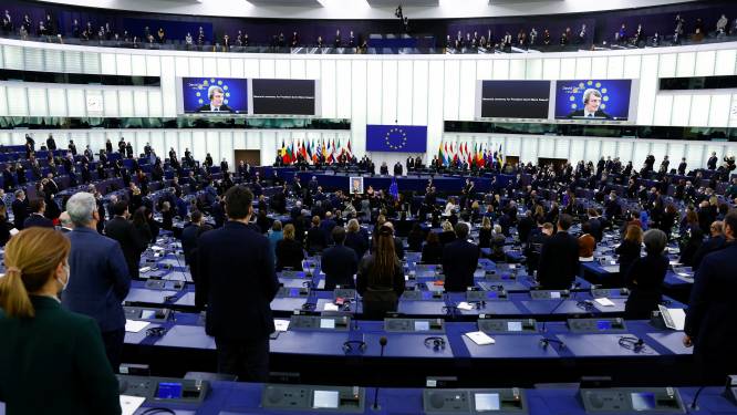 Le Parlement européen rend un dernier hommage à son président