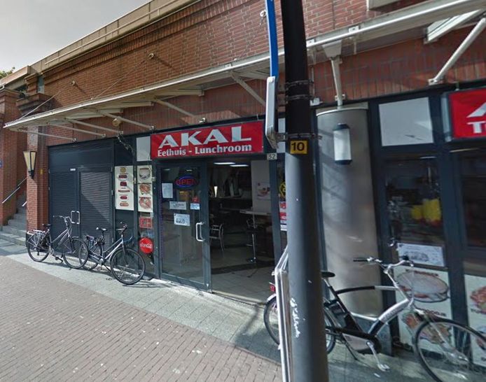 Lunchroom Akal in Vlaardingen kreeg de brandweer over de vloer.