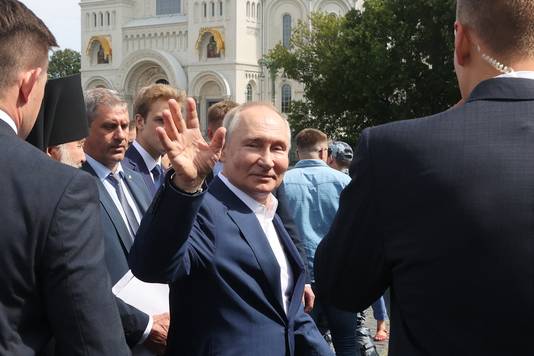 Президент России Путин посещает в воскресенье Кронштадт под Санкт-Петербургом.