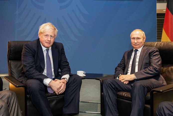 Archiefbeeld. Voormalig Brits premier Boris Johnson en de Russische president Vladimir Poetin tijdens een vredesconferentie voor Libië in Duitsland. (19/01/20)