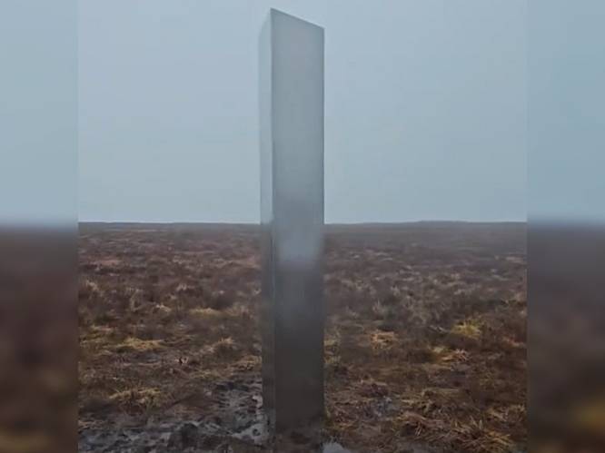 Un mystérieux monolithe métallique découvert au Pays de Galles