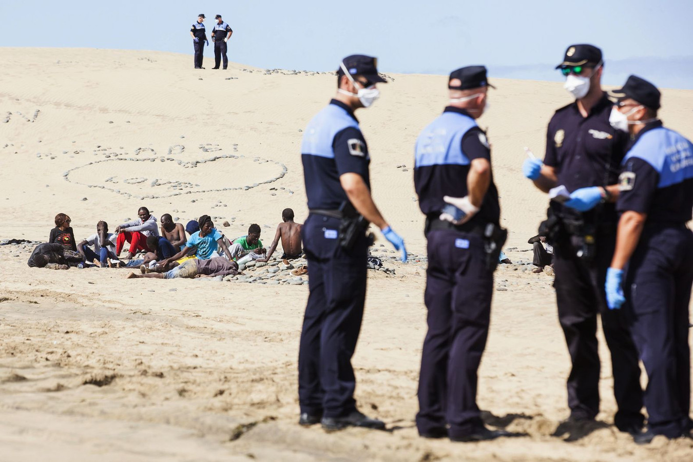 Naaktstrand op Gran Canaria in de ban van ebola-angst | Foto | hln.be