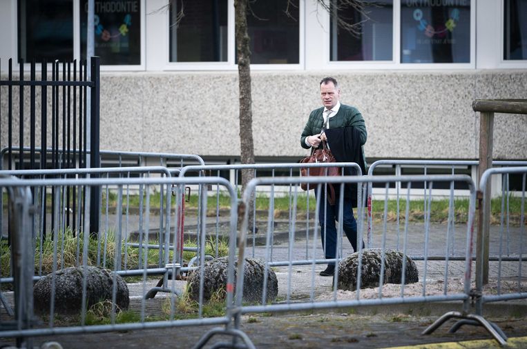 Leon van Kleef, advocaat van Richard R., komt aan bij de gerechtsbunker.  Beeld ANP