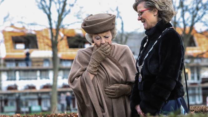 Prinses Beatrix geraakt door het leed van Oude-Tonge, waar 305 mensen om het leven kwamen