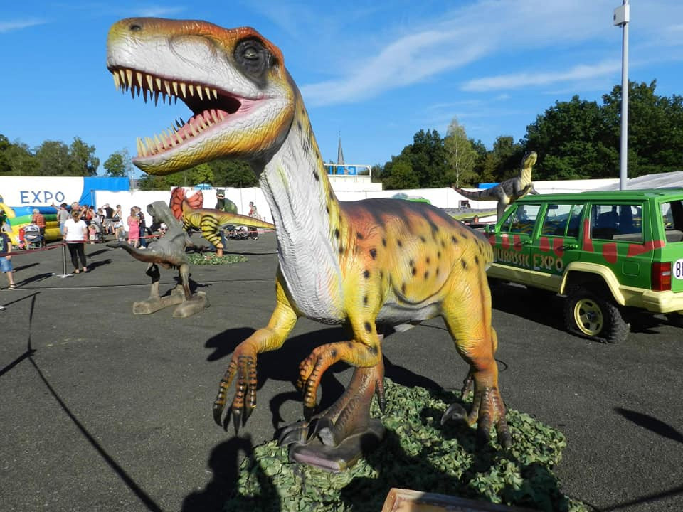 Dinosauriërs spotten tijdens Jurassic Expo aan sportcentrum Schotte