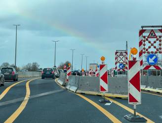 Oliespoor ter hoogte van wegenwerken bruggen E40