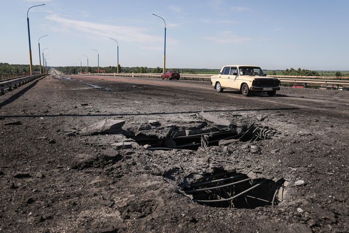 Vier mensen zijn gedood bij bombardementen op de Antonovskibrug, zegt Rusland.