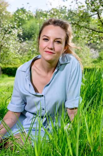 ‘Dertigers’-actrice Sofie Joan Wouters bevallen van eerste dochtertje: "Zelfs als 37-jarige voel ik mijn biologische klok niet tikken”
