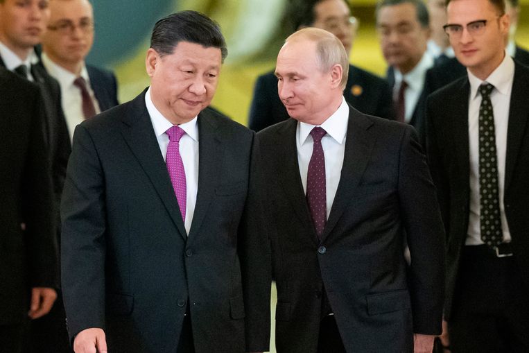 Chinees president Xi Jinping en zijn Russische collega Vladimir Putin. Biscop: 'Het prioritaire toneel voor de VS is Azië. Europa is secundair geworden.' Beeld AP
