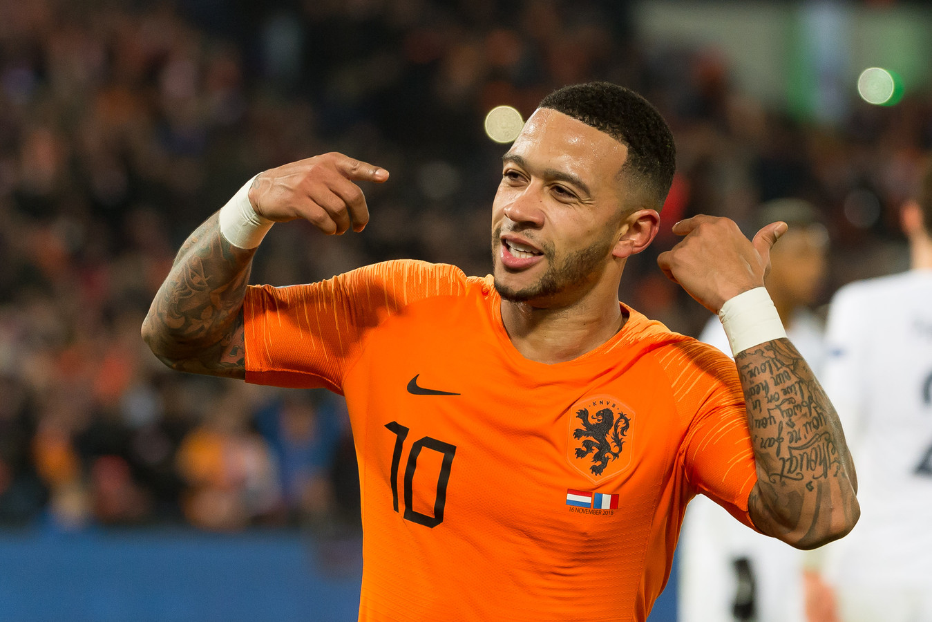 Депай нидерланды 2022. Мемфис депай футболист. Memphis depay. Мемфис депай прическа. Memphis depay.