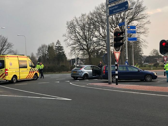Het ongeluk is vermoedelijk ontstaan door een voorrangsfout.