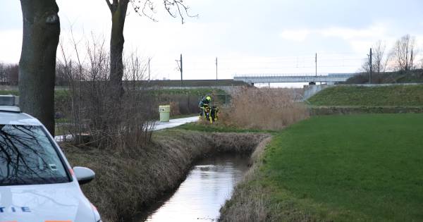 Vaten gevonden in Meteren, mogelijk vloeistof in de bodem gelekt