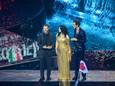 Alessandro Catelan, Laura Pausini et Mika durant la finale de l'Eurovision.